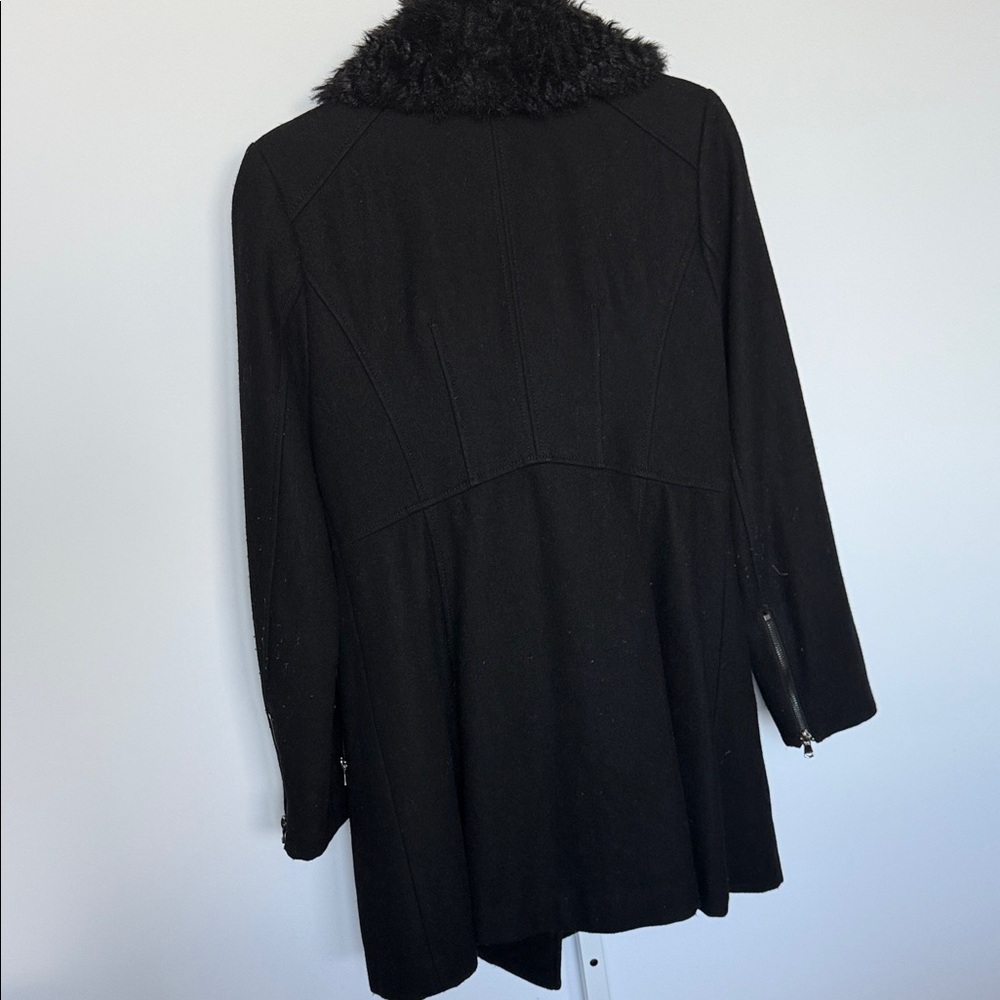 Guess Black Peacoat with Faux Fur Collar with leather gloves - Picture 4 of 6